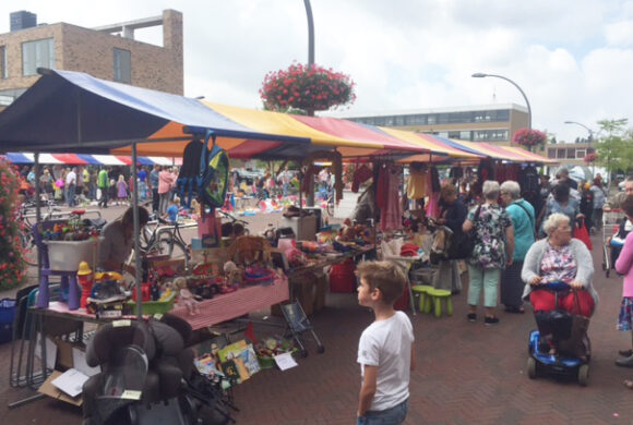 Alle marktkramen zijn gereserveerd! Zaterdag 27 augustus Zomer Kindermarkt op winkelcentrum Van Hogendorpkwartier.